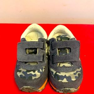 boy’s Saucony Jazz Low Pro shoes